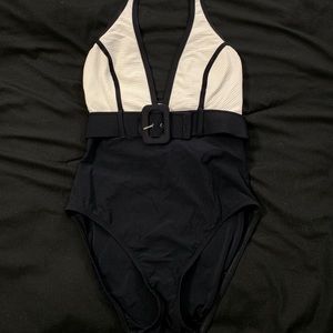 A La Blanca Cute belted one piece swimsuit